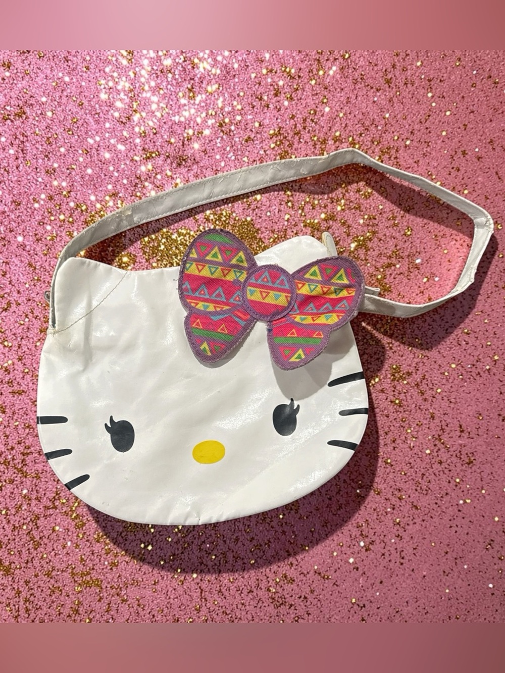 Hello Kitty White Shoulder Bag with Colorful Tribal Bow